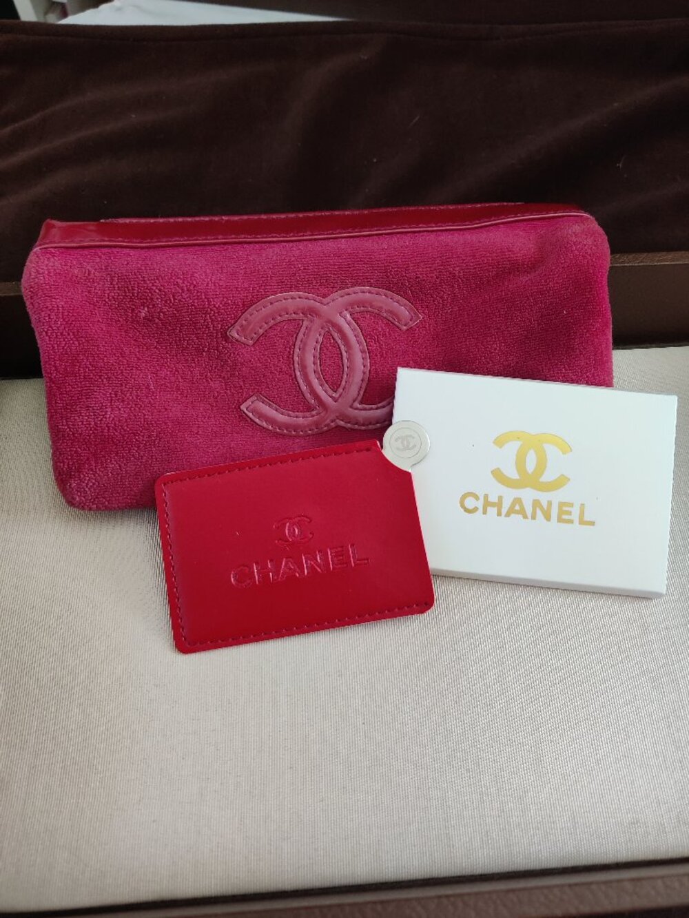 Auth. CHANEL Beauty 2-PC Set in RED, Cosmetic Bag, Mirror, Leather Card Case